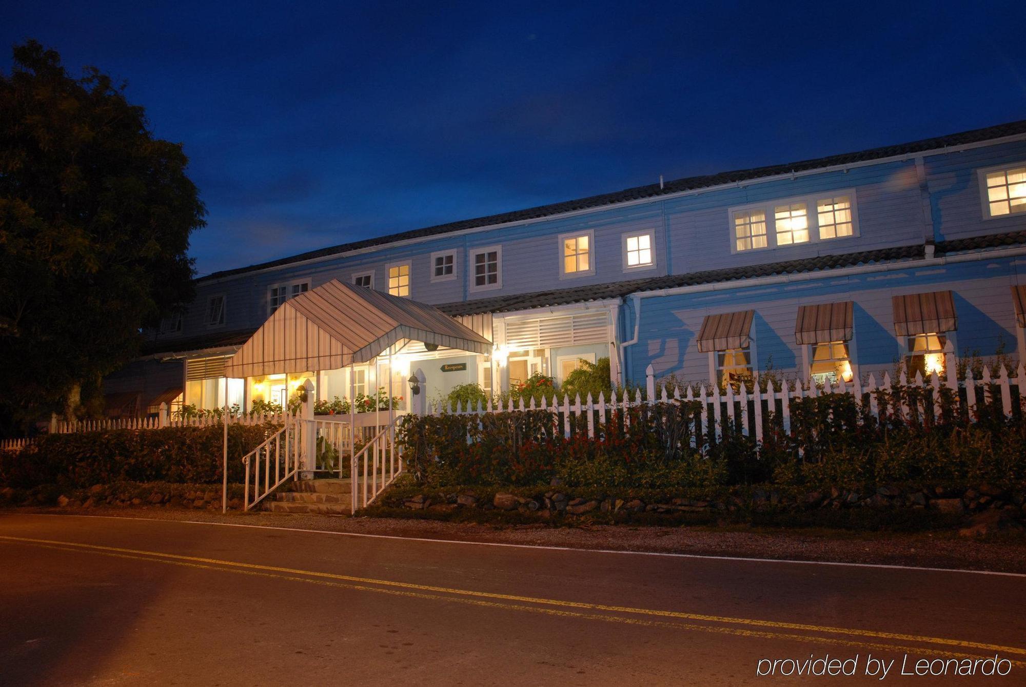 The Riverside Inn Букет Екстериор снимка