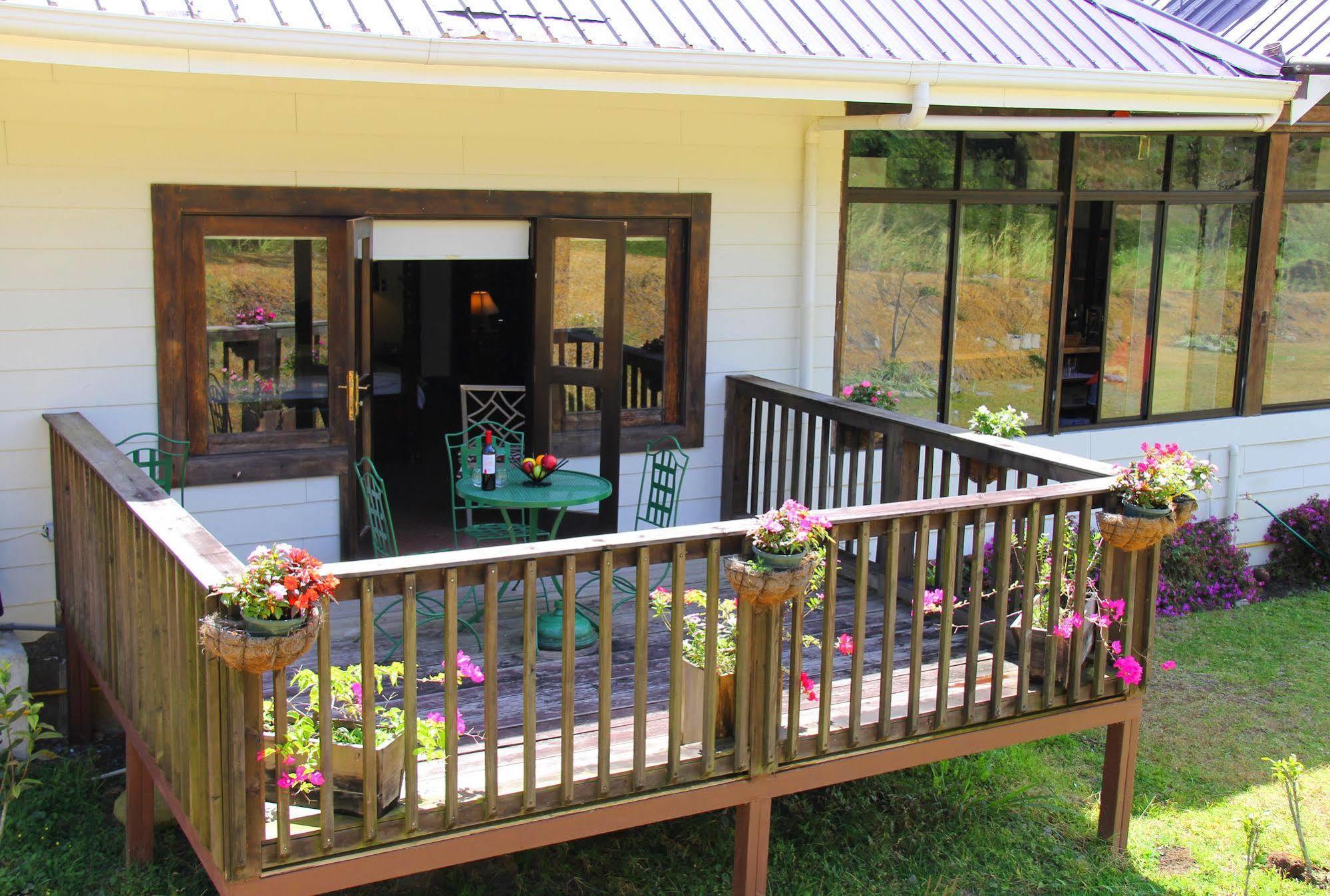 The Riverside Inn Букет Екстериор снимка